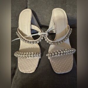 Karl Lagerfeld Sz 6M Pearl Embellished Cream Sandals NWT😊😊